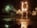 Tasavallan alueteatterin performanssi Moirislammen ylilento Moirislammella vuonna 2005. Kuva: Risto Aalto/Keskisuomalainen